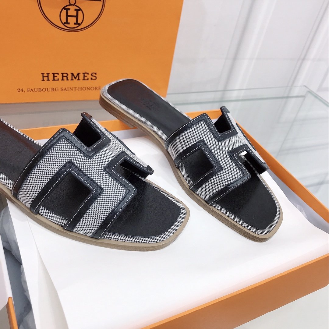 Hermes Oran Sandal Black/Silver