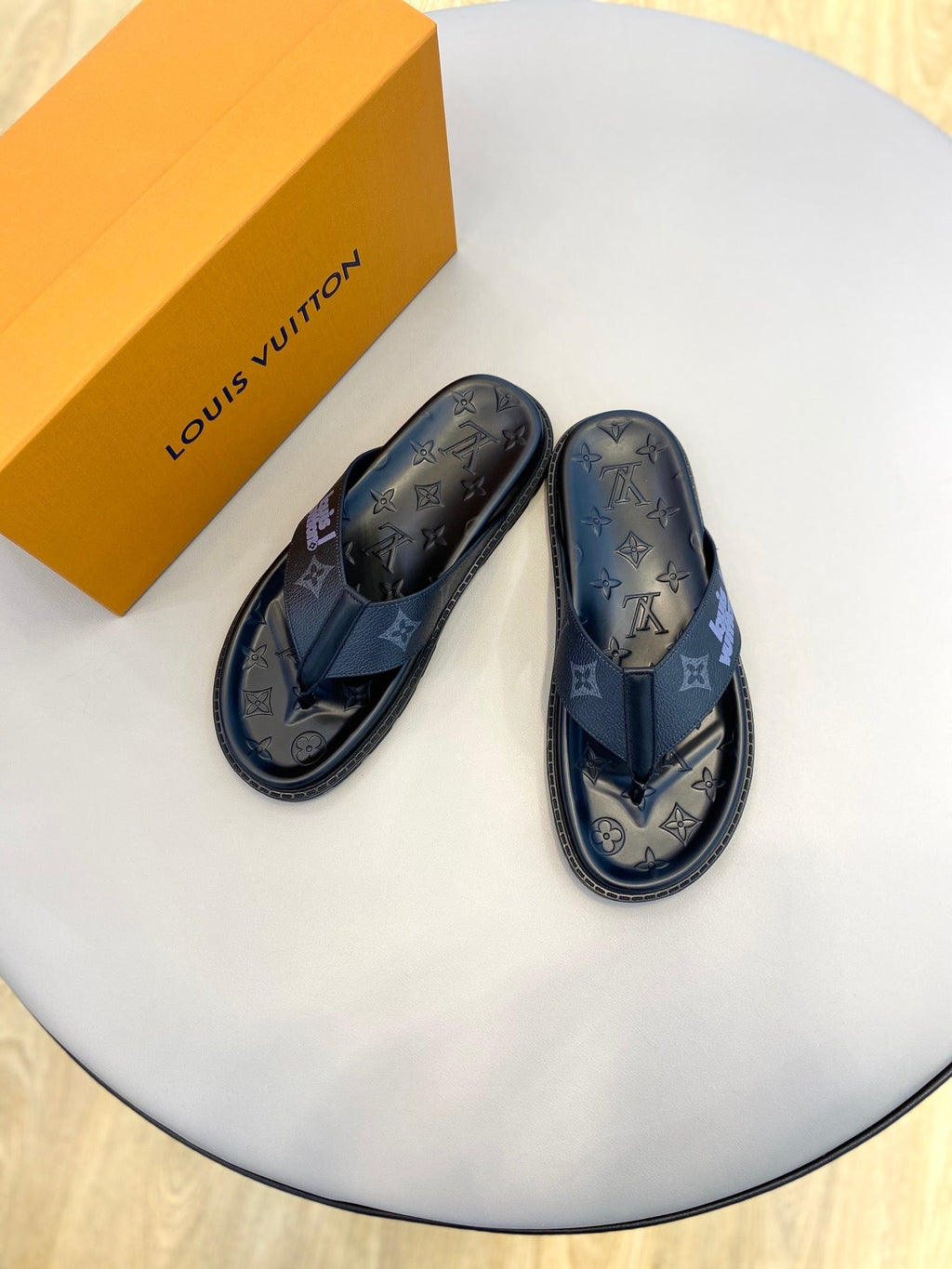 Louis Vuitton Mirabeau Thong