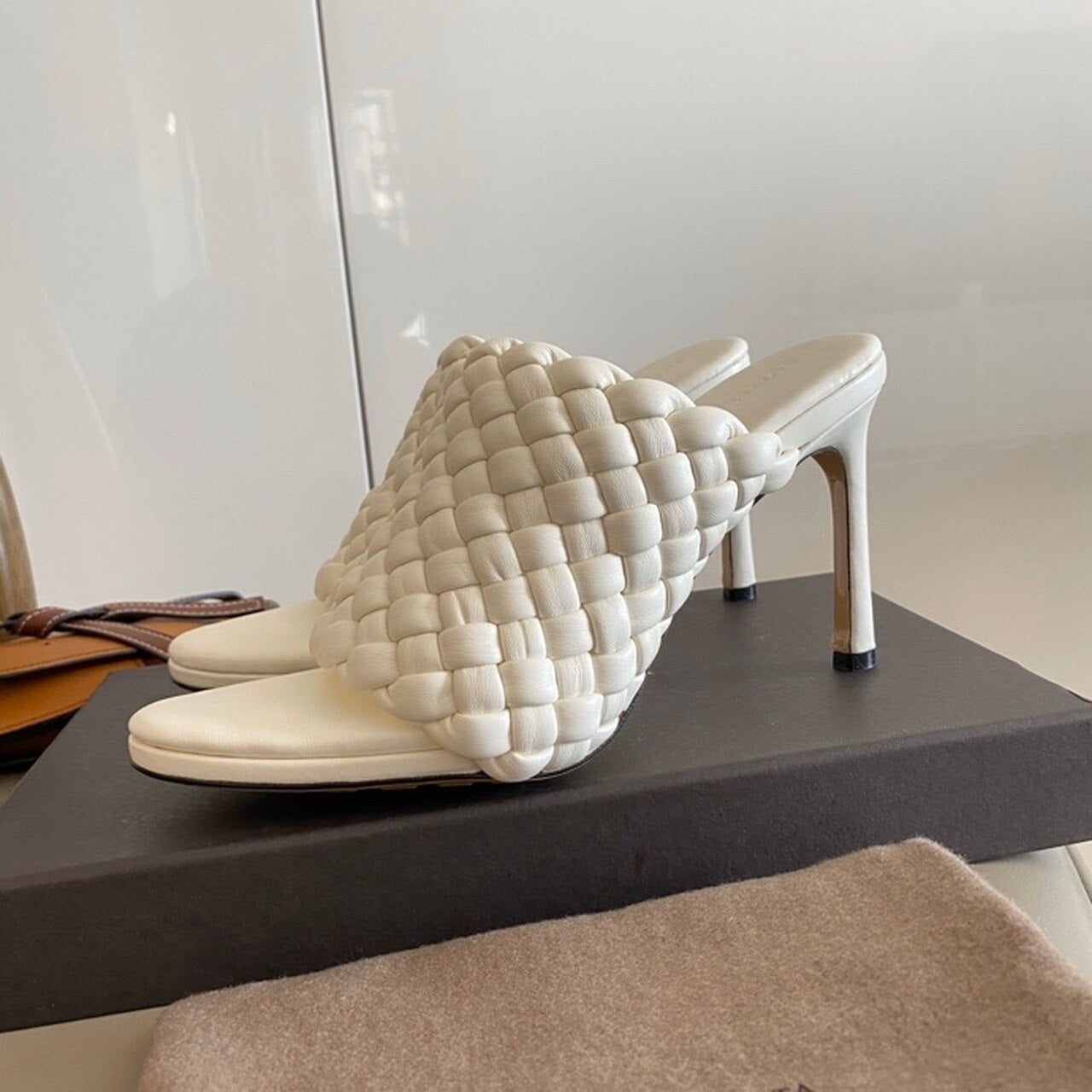 Bottega Veneta Curve Mules 9.5cm Heel Lambskin Leather Spring/Summer 2020 Collection, White