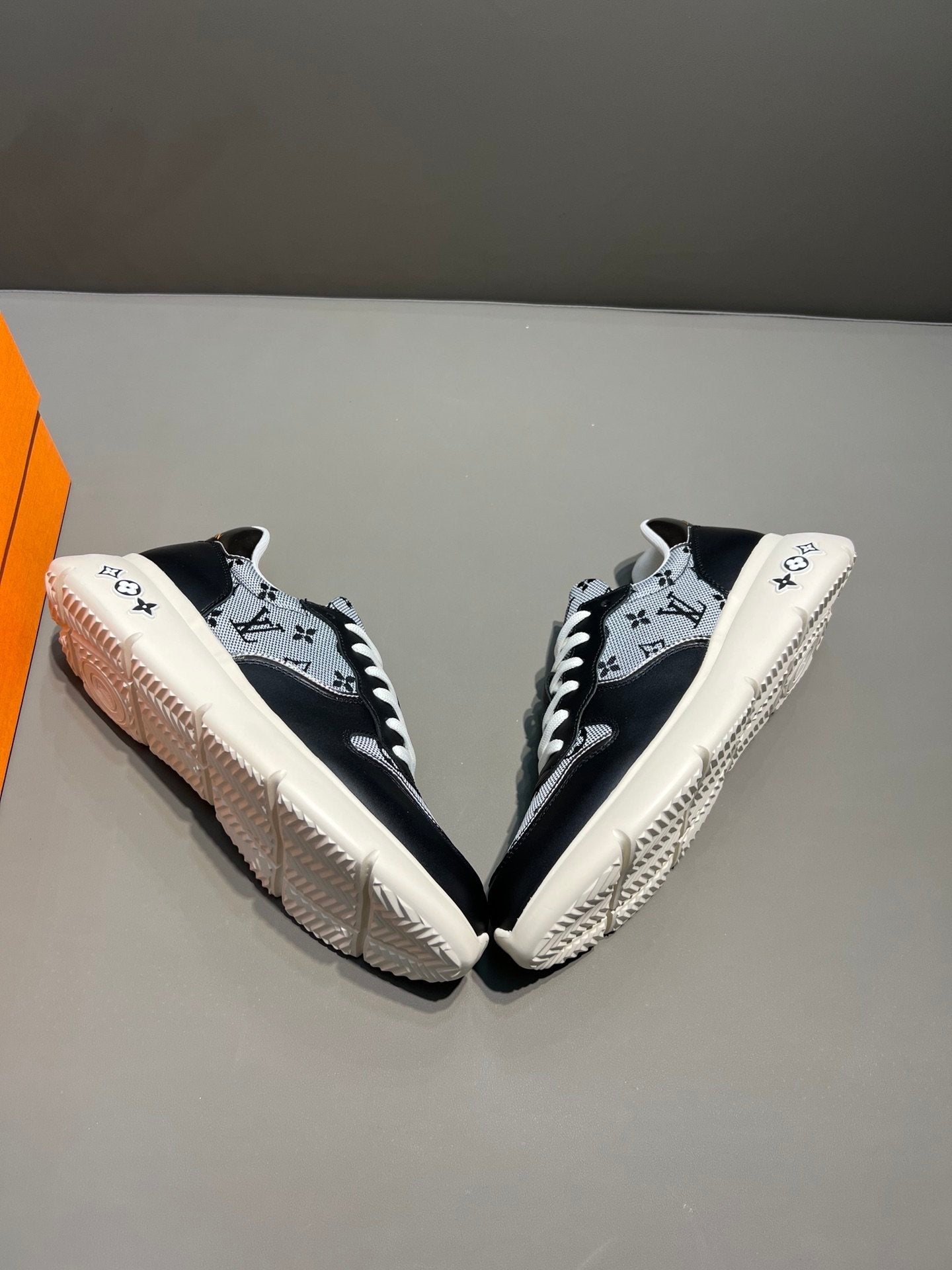 Louis Vuitton Trainer Sneaker