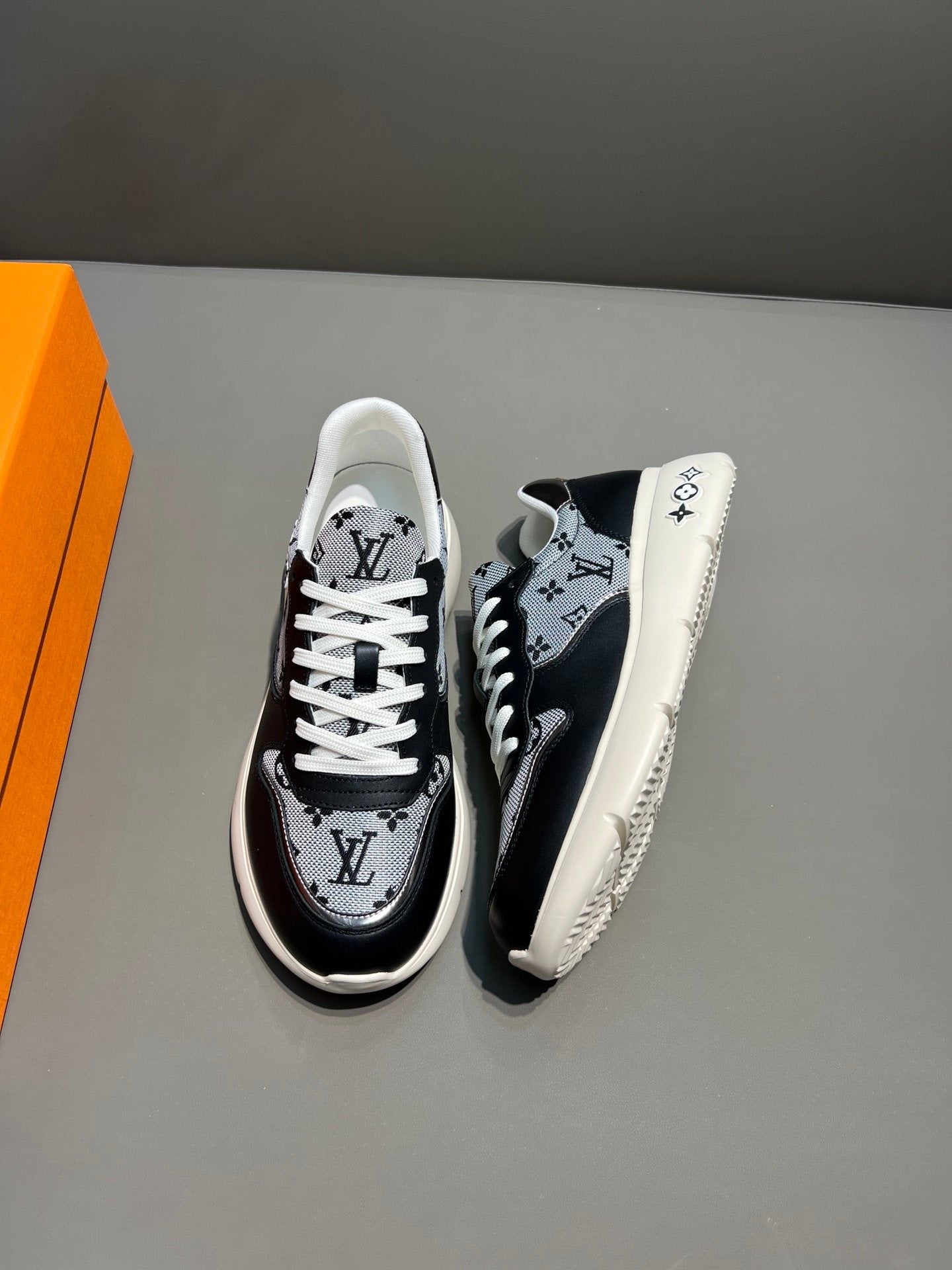 Louis Vuitton Trainer Sneaker