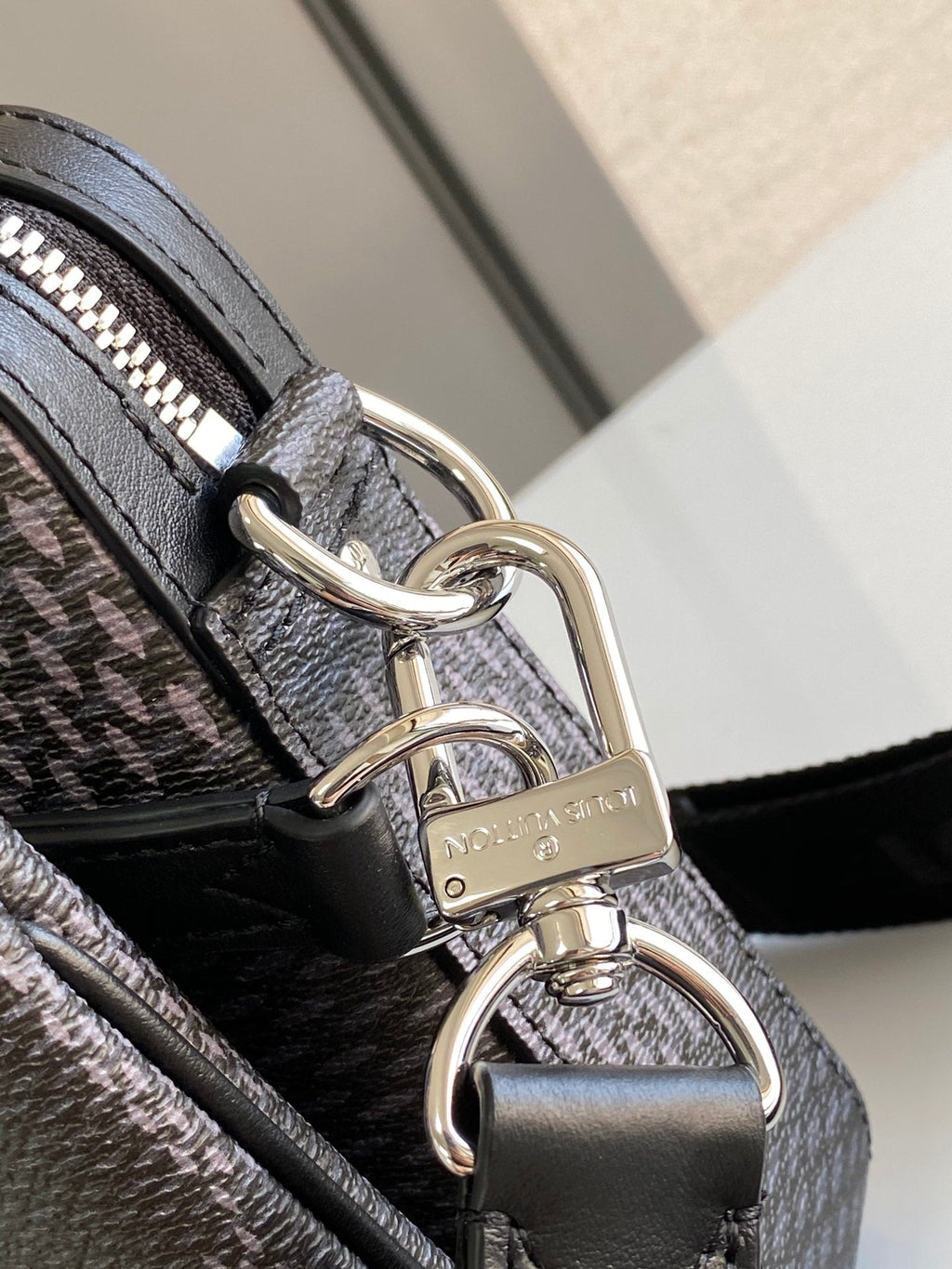 Louis Vuitton Trio Messenger 25cm
