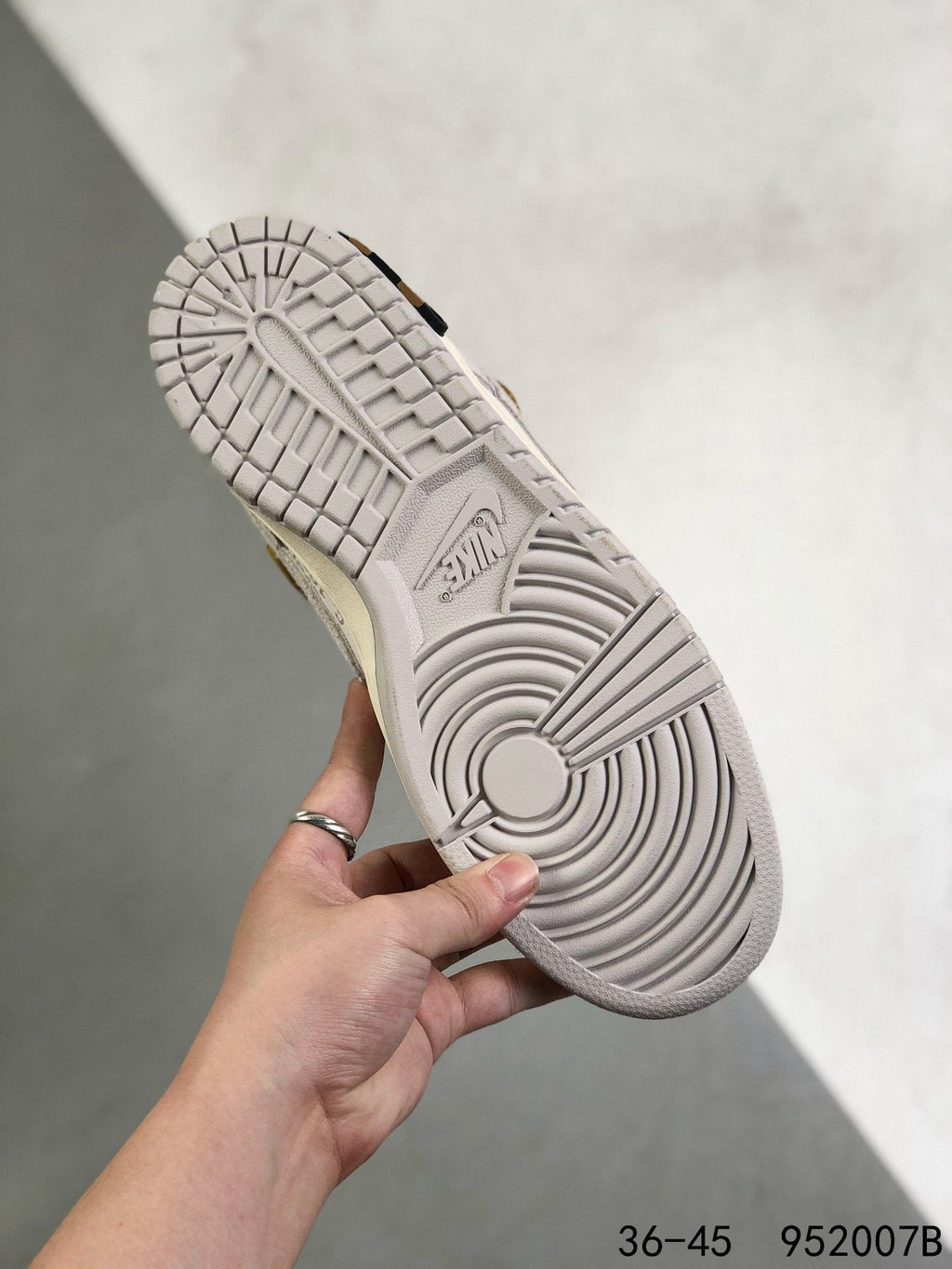 Nike Dunk Low Off-White Lot List