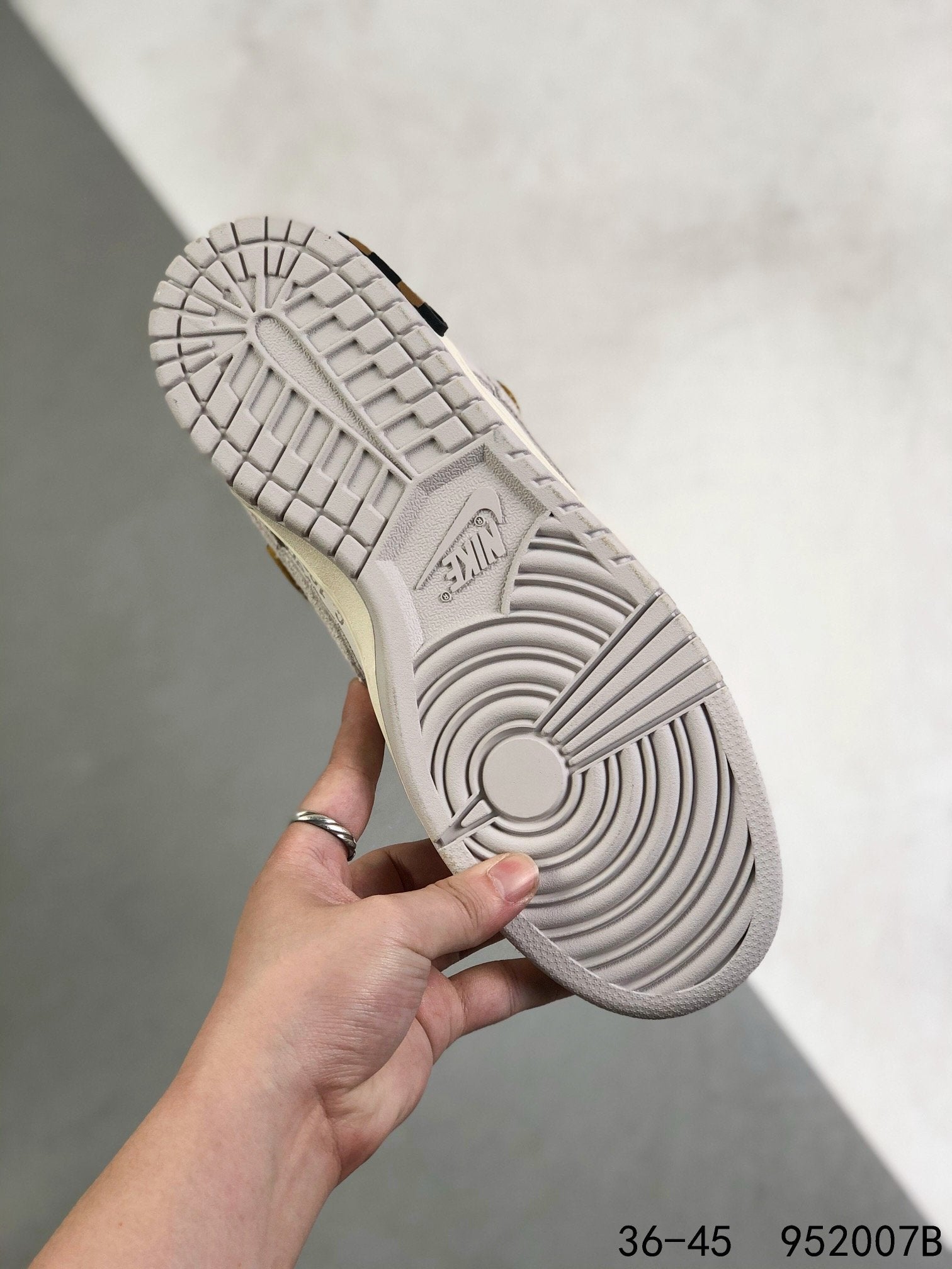 Nike Dunk Low Off-White Lot List