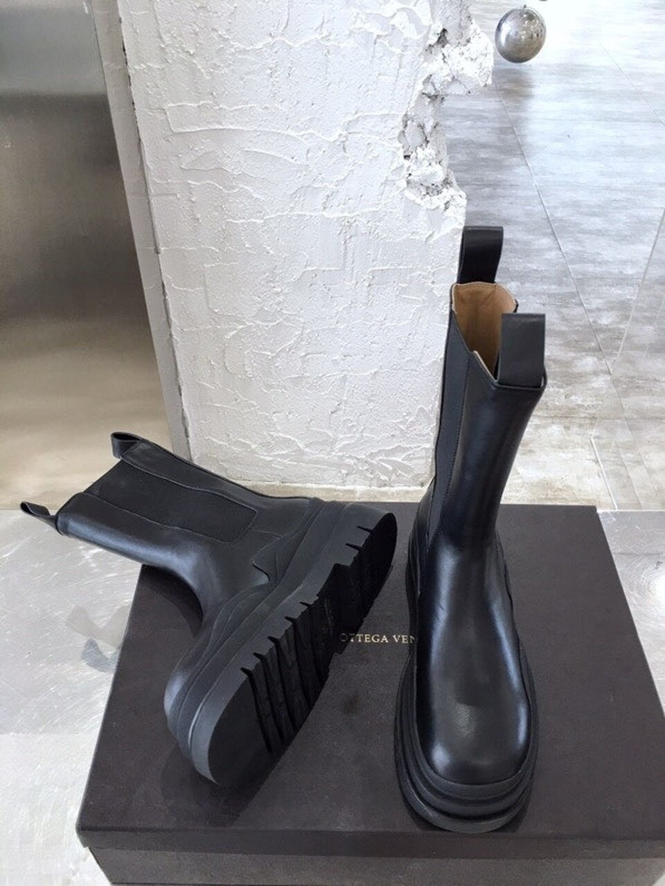Bottega Veneta Flat Triple-Sole Leather Boots Calfskin Leather Fall/Winter 2020 Collection, Black