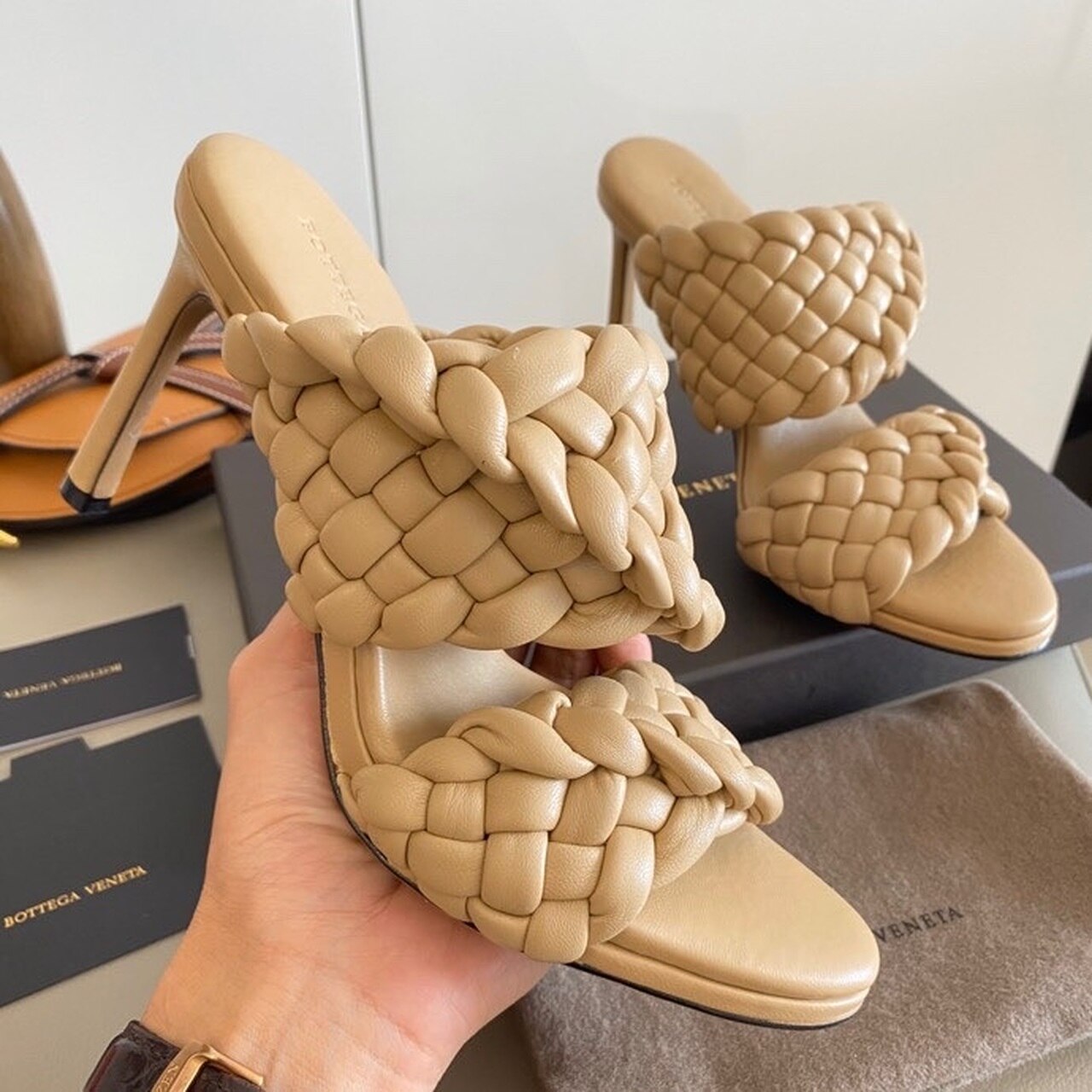Bottega Veneta Curve Sandals 9.5cm Heel Lambskin Leather Spring/Summer 2020 Collection, Beige