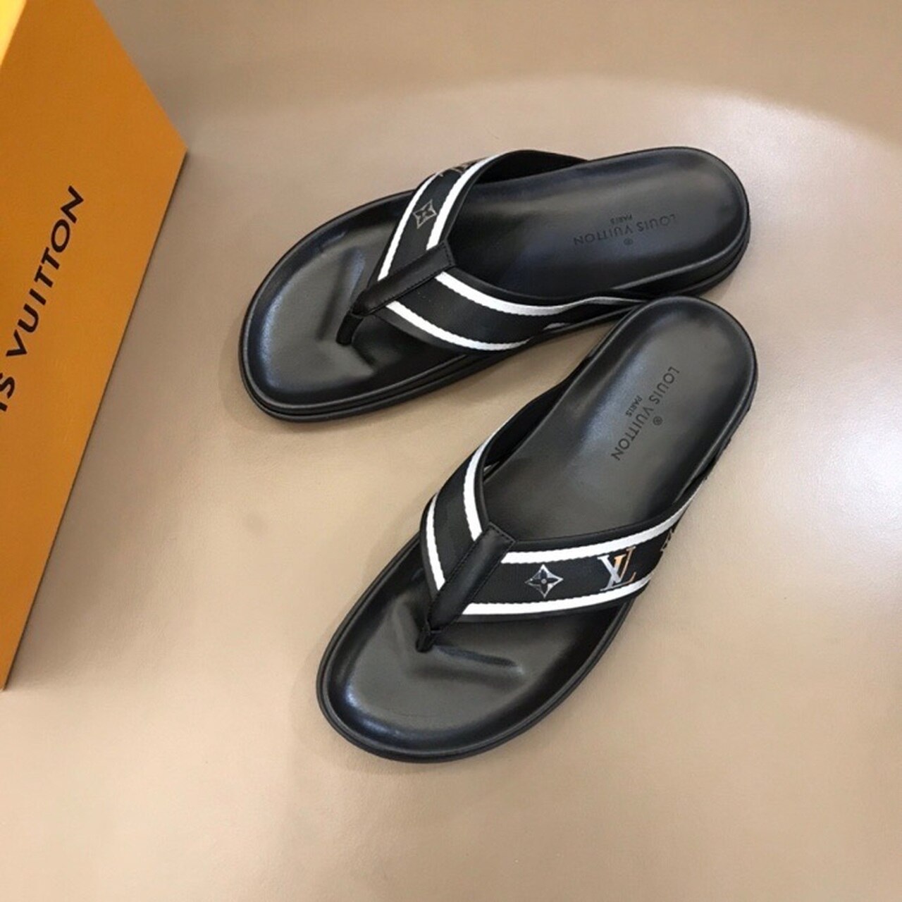 Louis Vuitton Thong Mules Mens Sandals Spring/Summer Collection Black/Silver