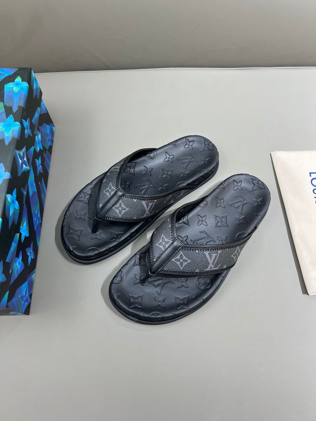 Louis Vuitton Mirabeau Thong