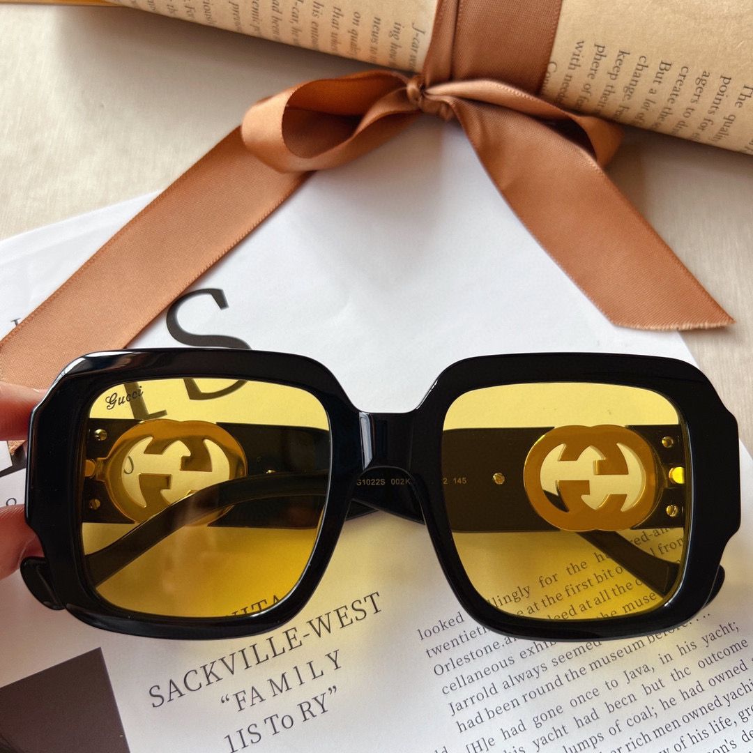 Gucci Rectangular Frame Sunglasses