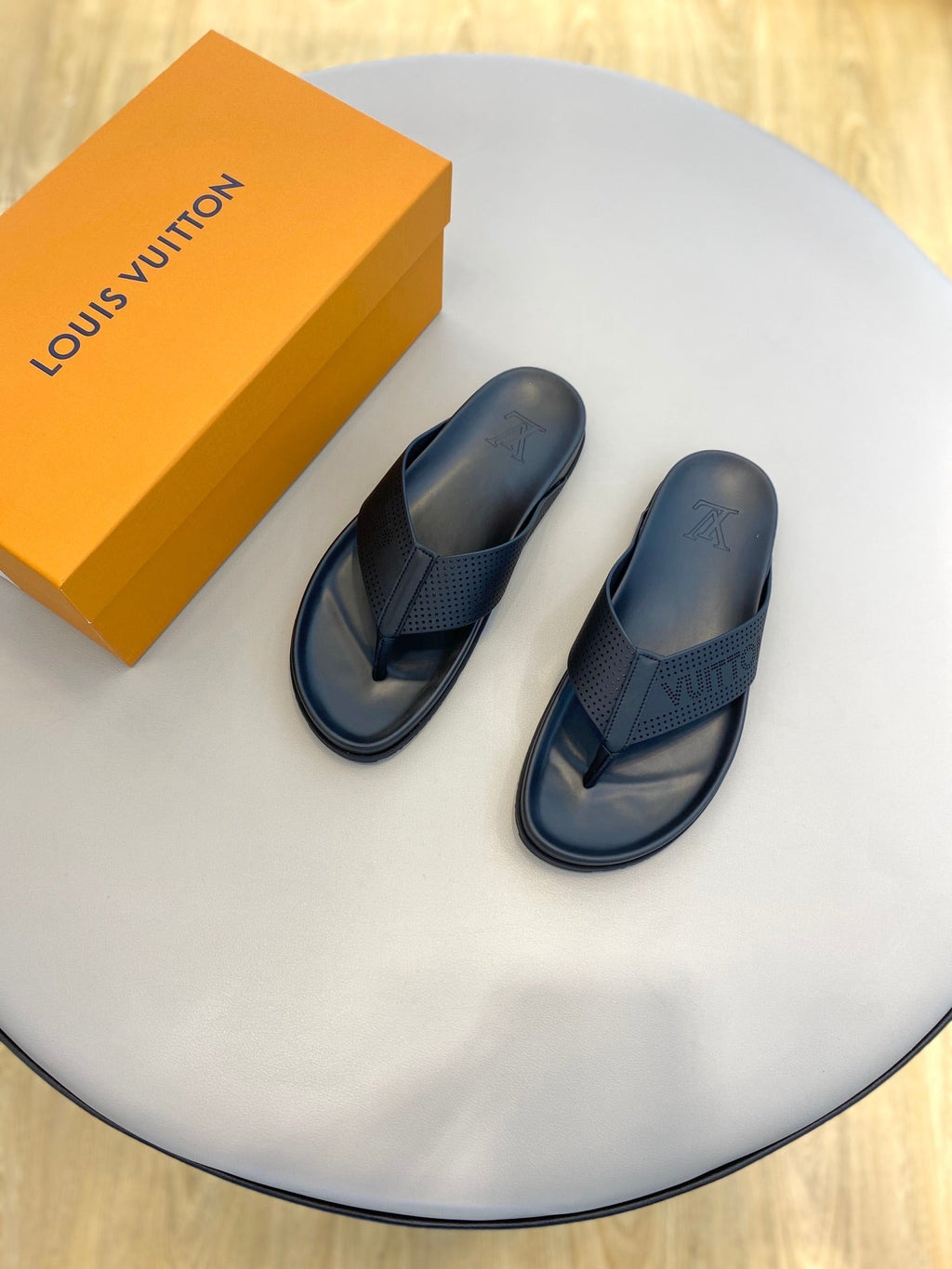 Louis Vuitton Mirabeau Thong