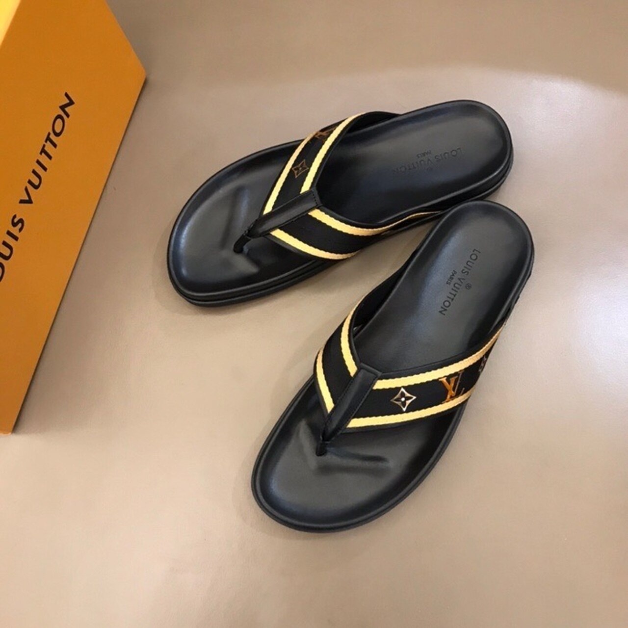 Louis Vuitton Thong Mules Mens Sandals Spring/Summer Collection Black/Gold