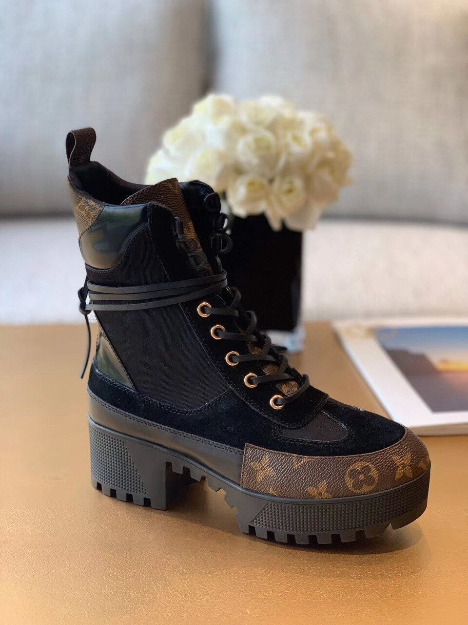 Louis Vuitton Laureate Desert Boots Calfskin Leather Fall/Winter 2020 Collection 1A4XXZ Black/Brown