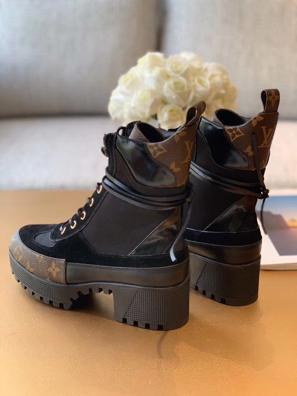 Louis Vuitton Laureate Desert Boots Calfskin Leather Fall/Winter 2020 Collection 1A4XXZ Black/Brown