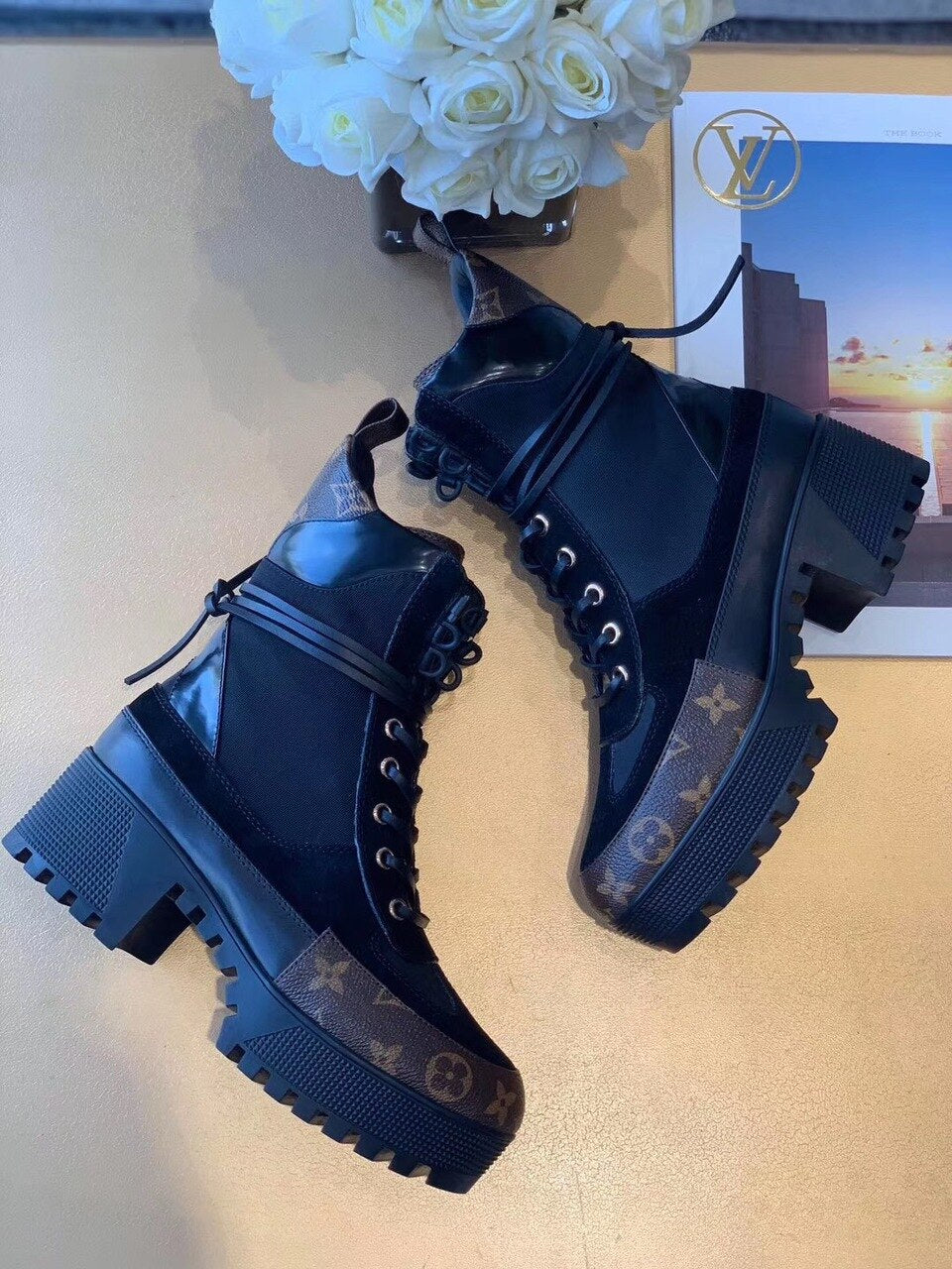 Louis Vuitton Laureate Desert Boots Calfskin Leather Fall/Winter 2020 Collection 1A4XXZ Black/Brown