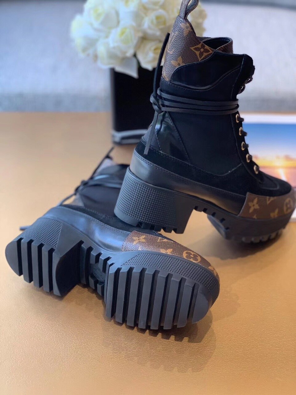 Louis Vuitton Laureate Desert Boots Calfskin Leather Fall/Winter 2020 Collection 1A4XXZ Black/Brown