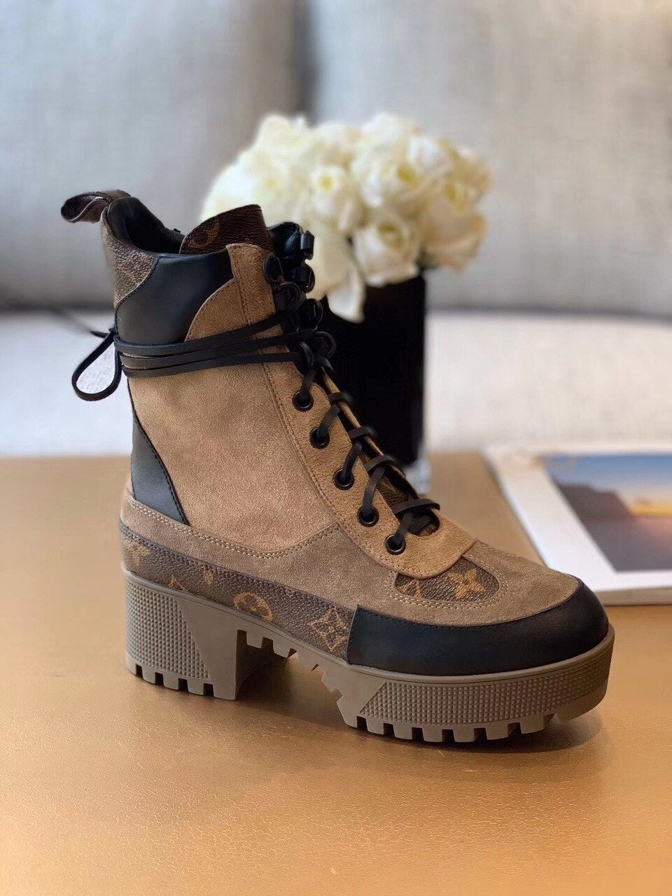 Louis Vuitton Laureate Desert Boots Calfskin Leather Fall/Winter 2019 Collection 1A4XYE Beige