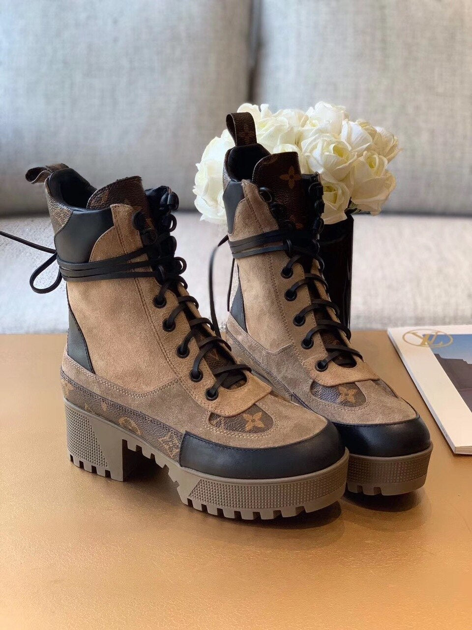 Louis Vuitton Laureate Desert Boots Calfskin Leather Fall/Winter 2019 Collection 1A4XYE Beige