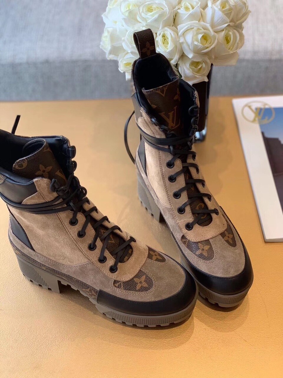 Louis Vuitton Laureate Desert Boots Calfskin Leather Fall/Winter 2019 Collection 1A4XYE Beige