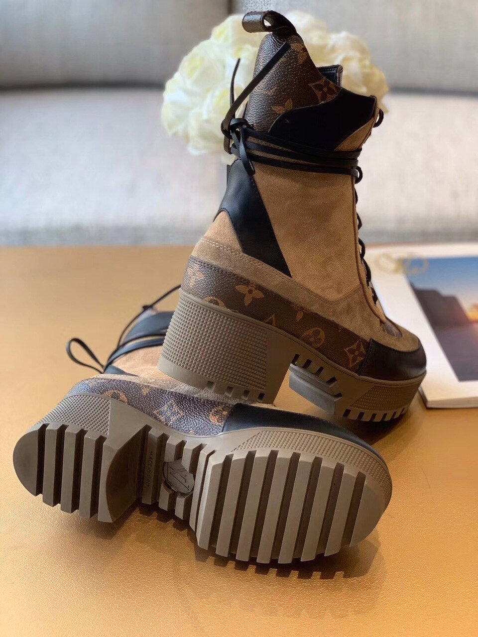 Louis Vuitton Laureate Desert Boots Calfskin Leather Fall/Winter 2019 Collection 1A4XYE Beige