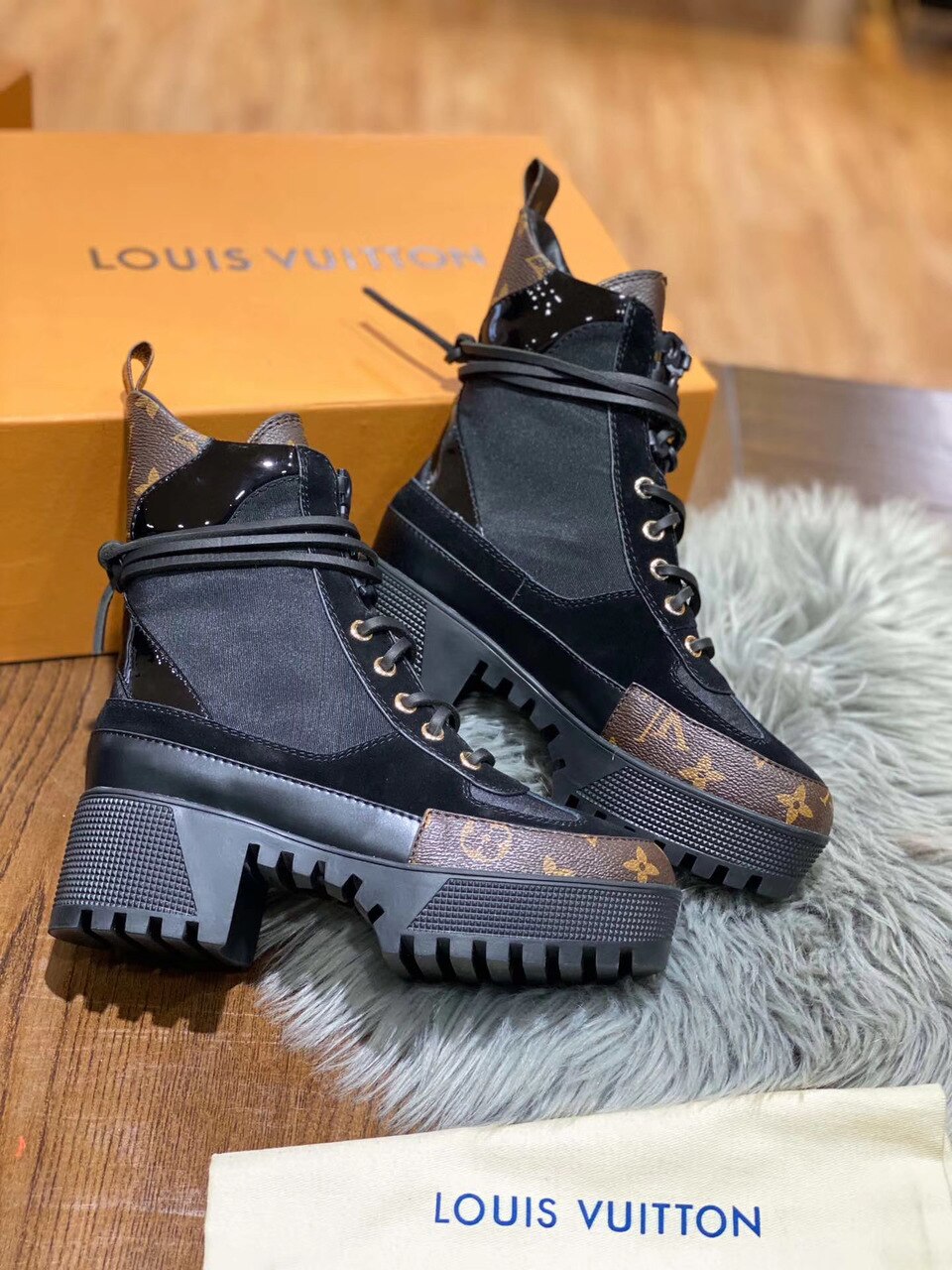 Louis Vuitton Laureate Desert Boots Calfskin Leather Fall/Winter 2019 Collection 1A4XYE Suede Black/Brown