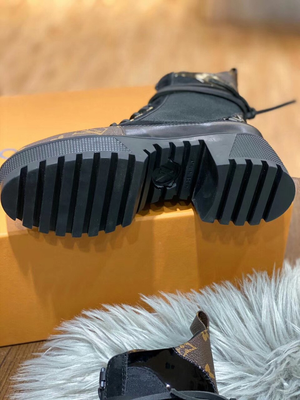 Louis Vuitton Laureate Desert Boots Calfskin Leather Fall/Winter 2019 Collection 1A4XYE Suede Black/Brown