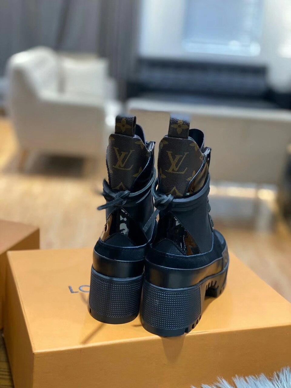 Louis Vuitton Laureate Desert Boots Calfskin Leather Fall/Winter 2019 Collection 1A4XYE Suede Black/Brown