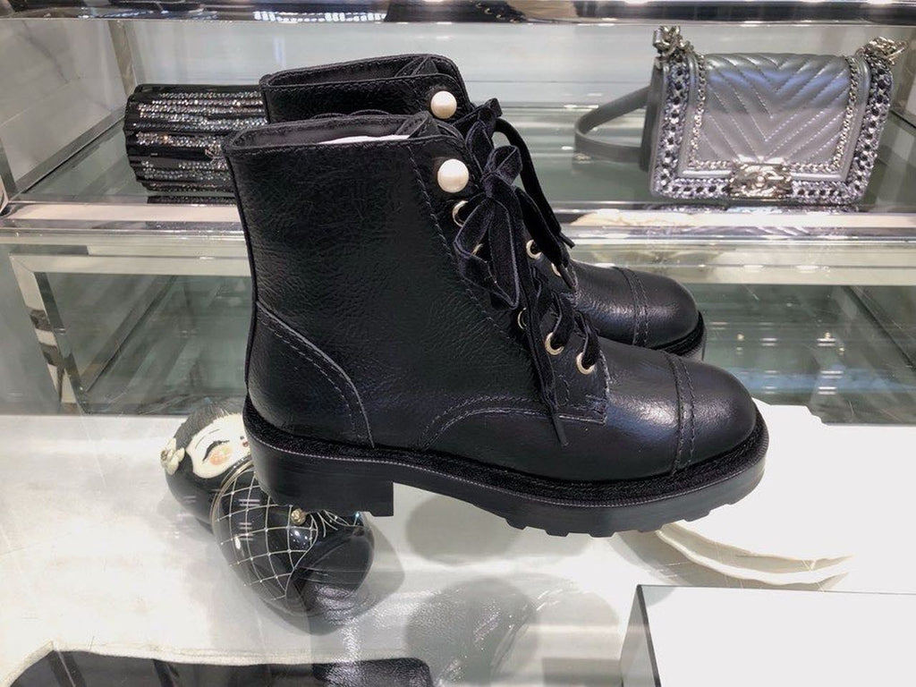 Chanel Pearl Embellished Ankle Boots Velvet/Grained Calfskin Leather Fall/Winter Collection, Black