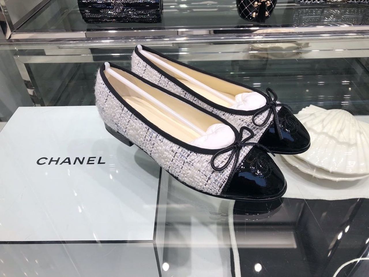 Chanel Ballerina Flats Tweed & Grosgrain Calfskin Leather Fall/Winter Collection Grey/Black