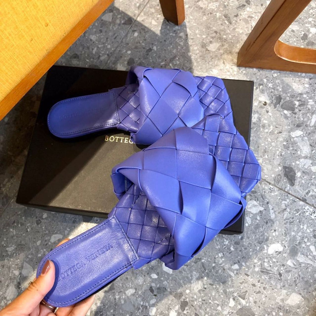 Bottega Veneta Lido Flat Square Toe Sandals Lambskin Leather Fall/Winter 2019 Collection, Purple