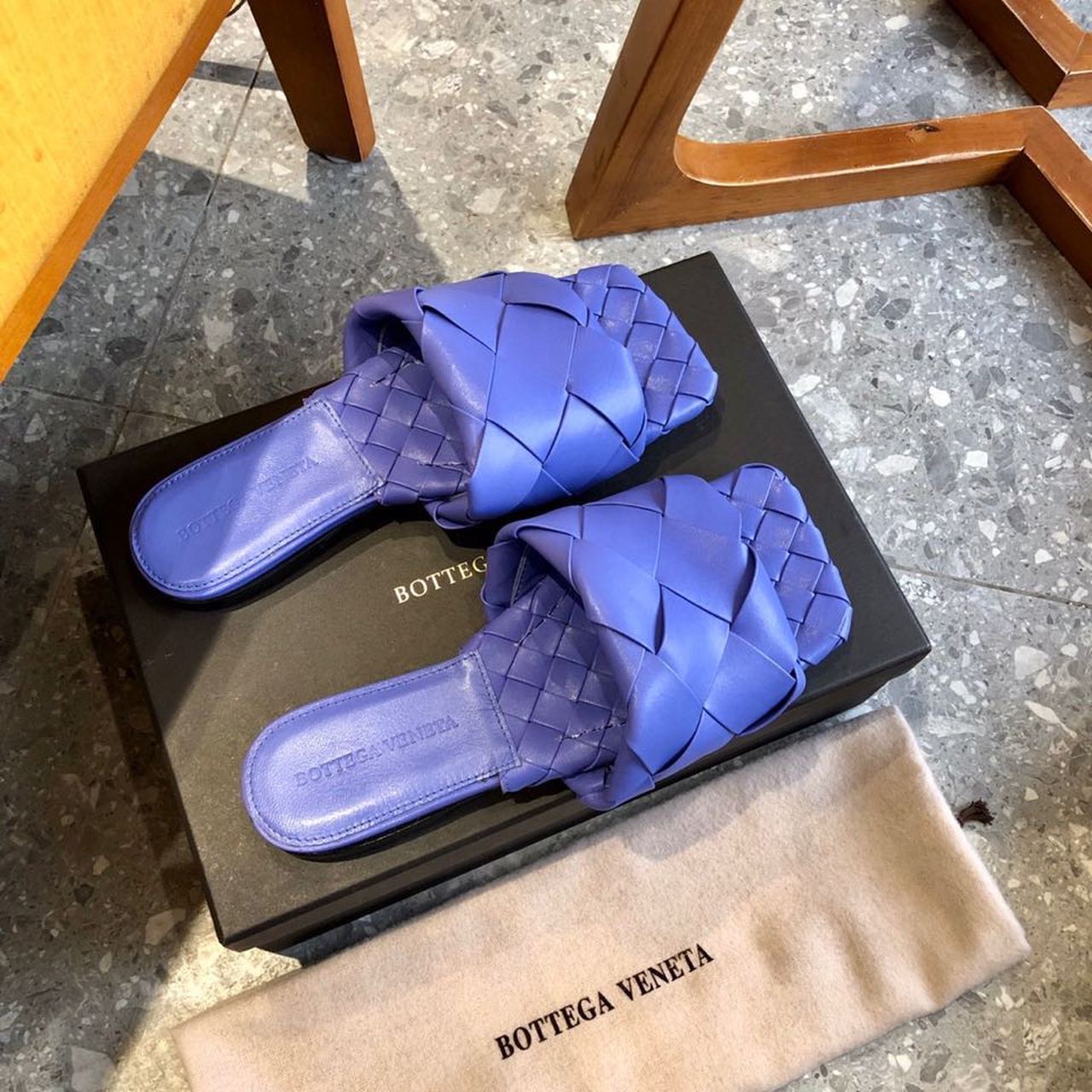 Bottega Veneta Lido Flat Square Toe Sandals Lambskin Leather Fall/Winter 2019 Collection, Purple