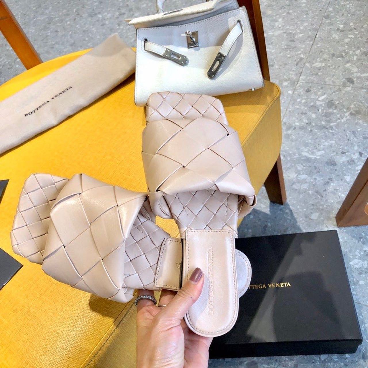 Bottega Veneta Lido Flat Square Toe Sandals Lambskin Leather Fall/Winter 2019 Collection, Beige