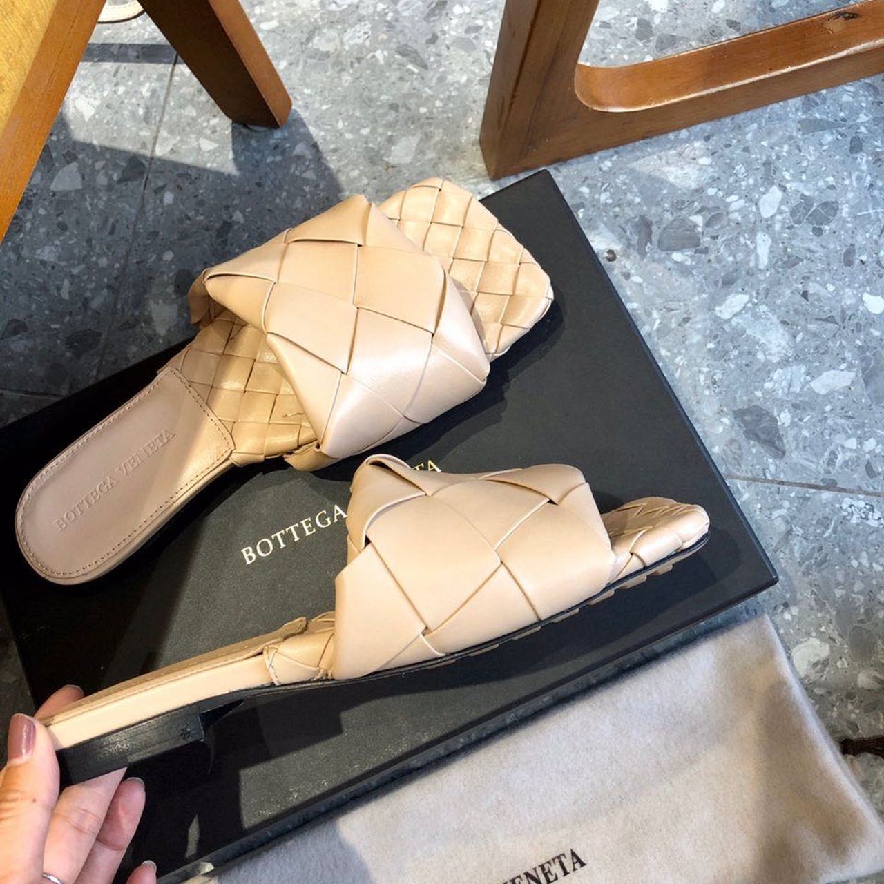 Bottega Veneta Lido Flat Square Toe Sandals Lambskin Leather Fall/Winter 2019 Collection, Beige