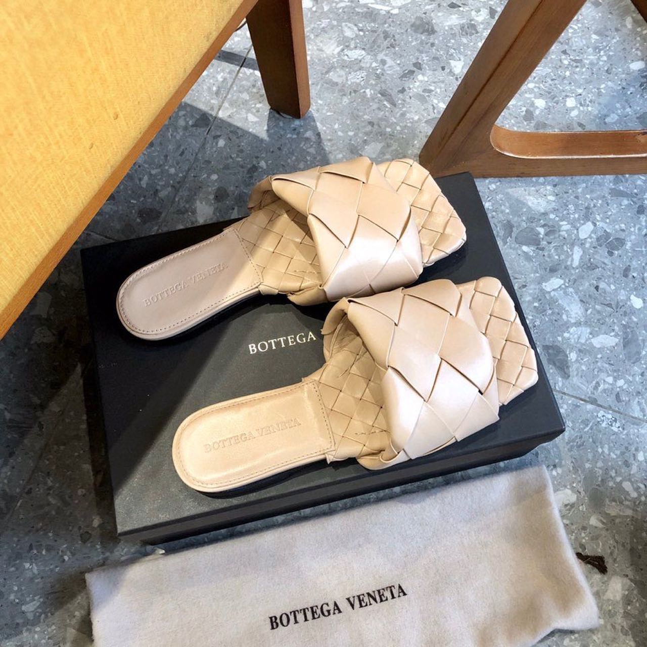 Bottega Veneta Lido Flat Square Toe Sandals Lambskin Leather Fall/Winter 2019 Collection, Beige