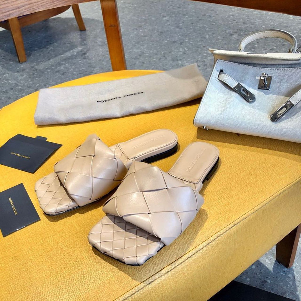 Bottega Veneta Lido Flat Square Toe Sandals Lambskin Leather Fall/Winter 2019 Collection, Beige