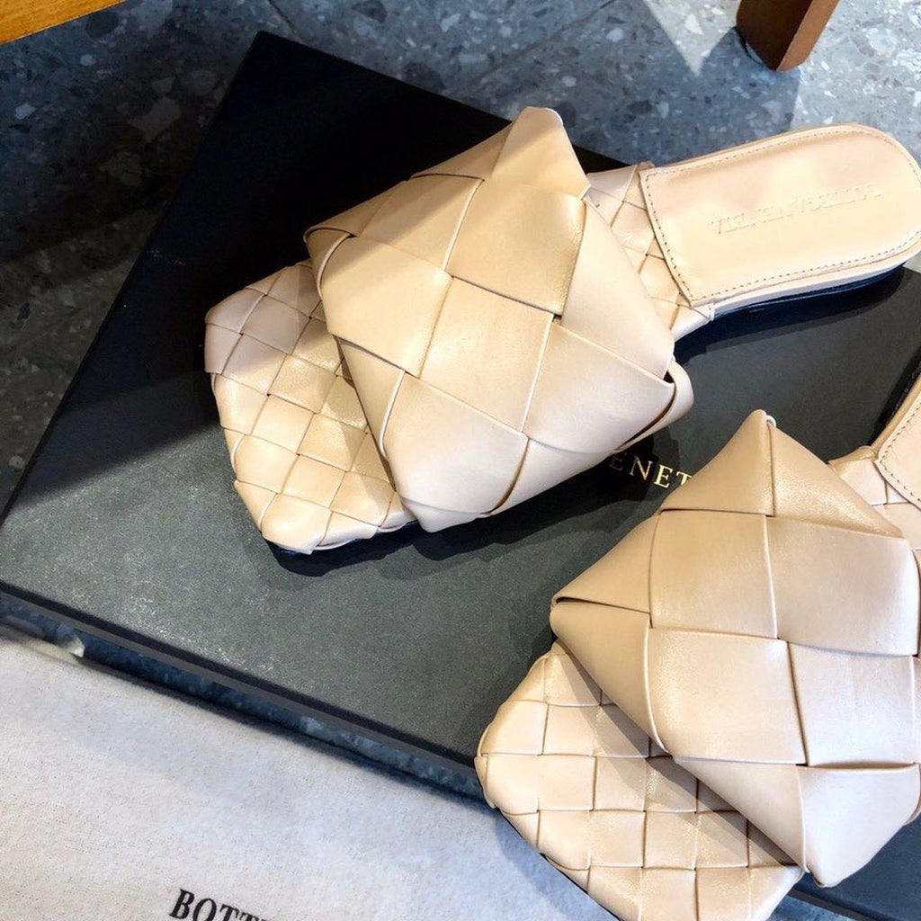 Bottega Veneta Lido Flat Square Toe Sandals Lambskin Leather Fall/Winter 2019 Collection, Beige