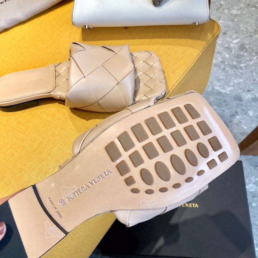 Bottega Veneta Lido Flat Square Toe Sandals Lambskin Leather Fall/Winter 2019 Collection, Beige