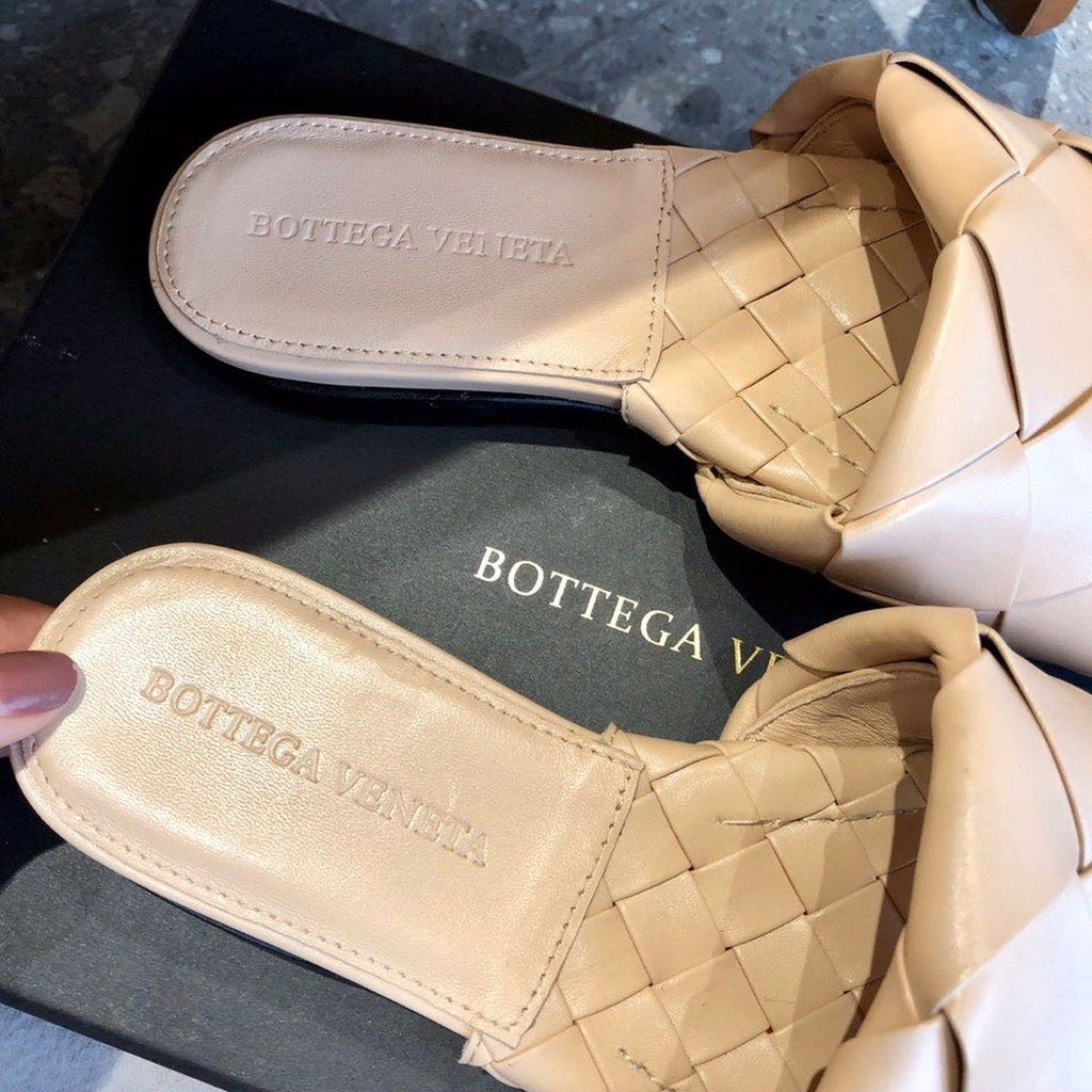 Bottega Veneta Lido Flat Square Toe Sandals Lambskin Leather Fall/Winter 2019 Collection, Beige