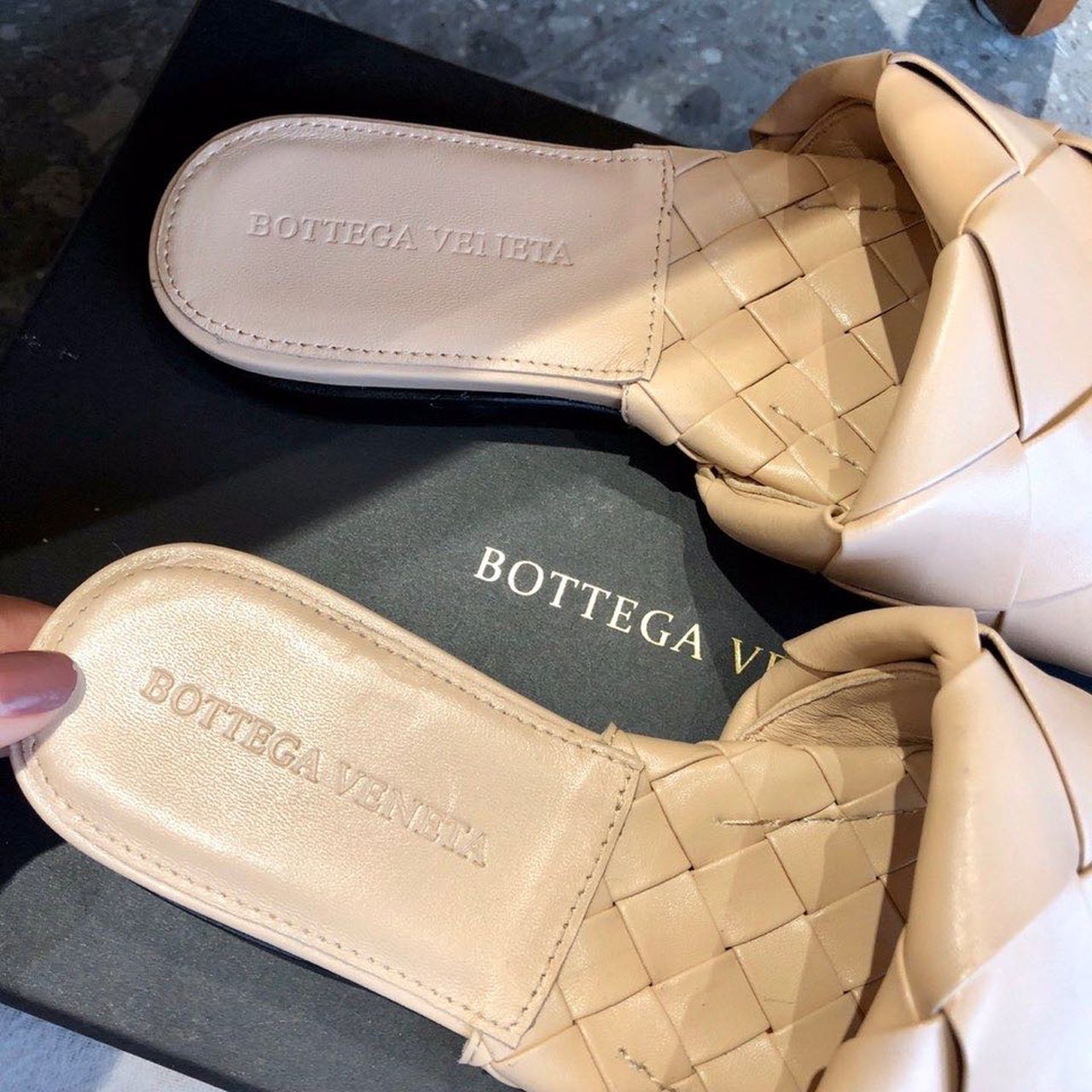 Bottega Veneta Lido Flat Square Toe Sandals Lambskin Leather Fall/Winter 2019 Collection, Beige
