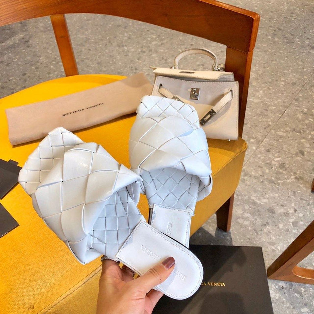 Bottega Veneta Lido Flat Square Toe Sandals Lambskin Leather Fall/Winter 2019 Collection, White