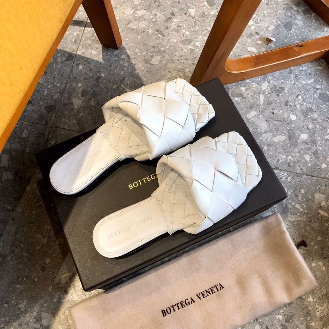 Bottega Veneta Lido Flat Square Toe Sandals Lambskin Leather Fall/Winter 2019 Collection, White