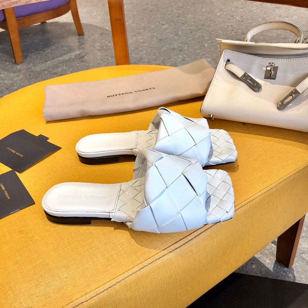 Bottega Veneta Lido Flat Square Toe Sandals Lambskin Leather Fall/Winter 2019 Collection, White