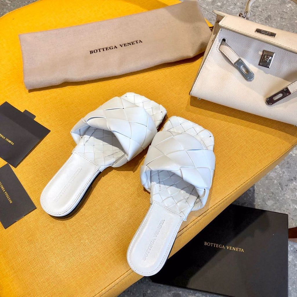 Bottega Veneta Lido Flat Square Toe Sandals Lambskin Leather Fall/Winter 2019 Collection, White