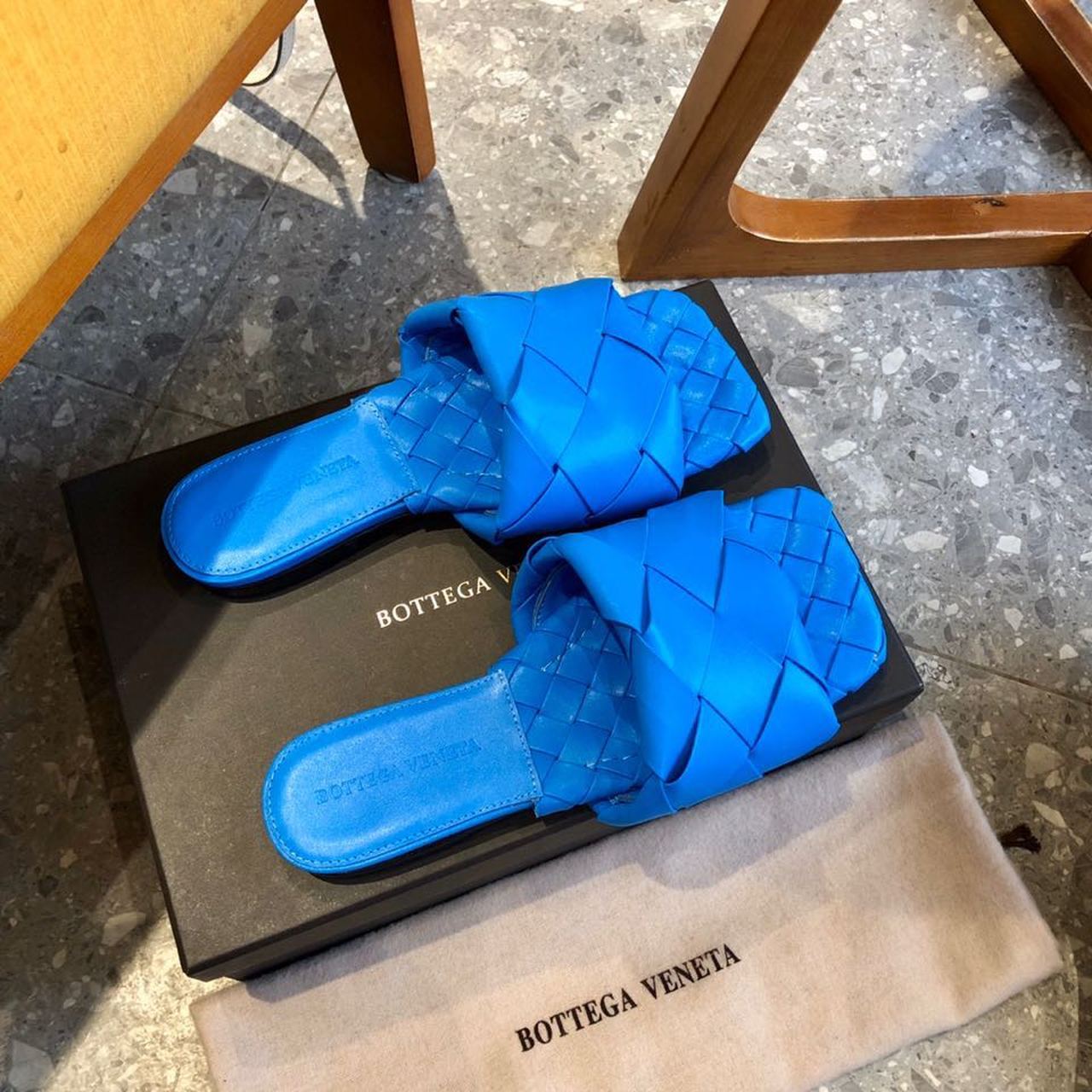 Bottega Veneta Lido Flat Square Toe Sandals Lambskin Leather Fall/Winter 2019 Collection, Electric Blue