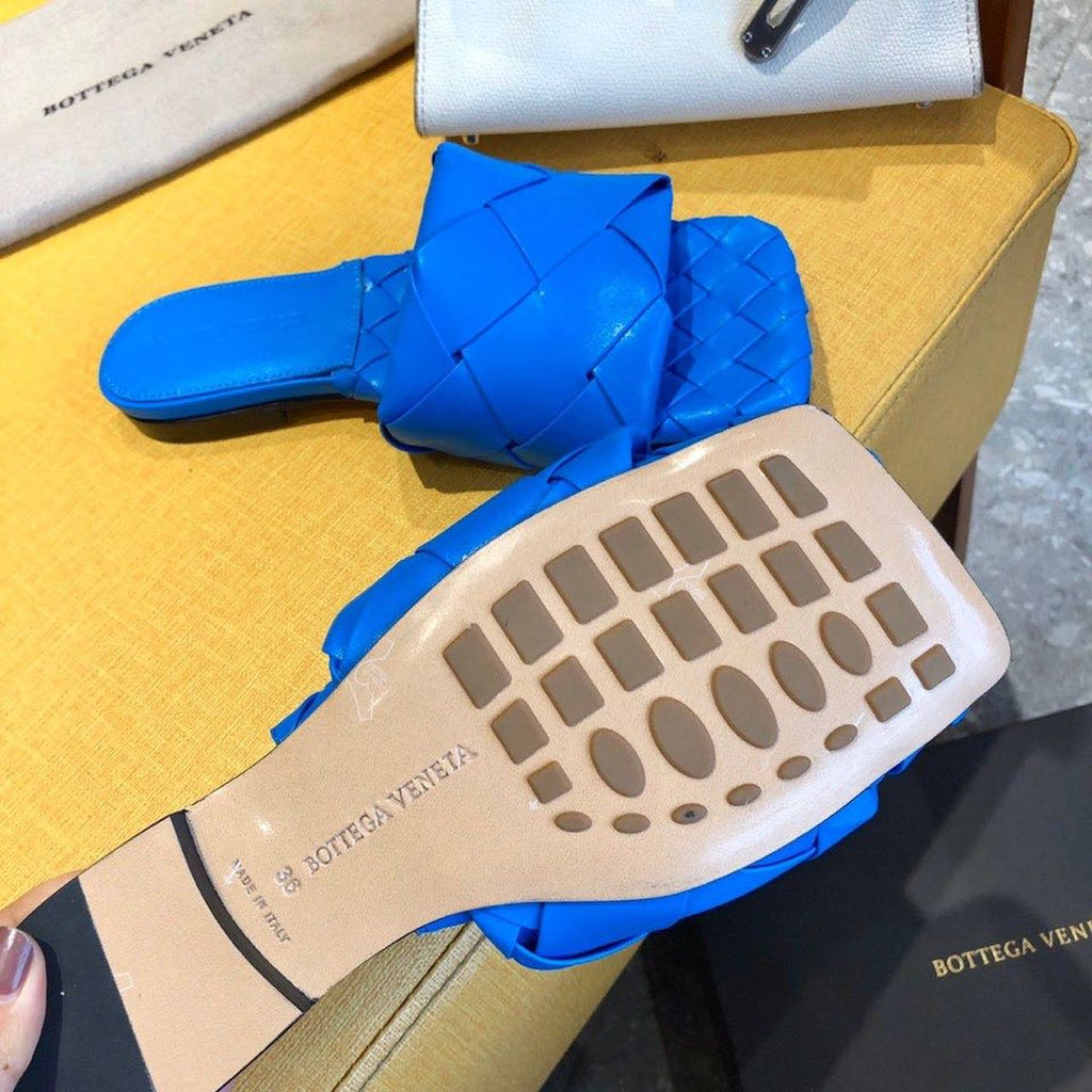 Bottega Veneta Lido Flat Square Toe Sandals Lambskin Leather Fall/Winter 2019 Collection, Electric Blue