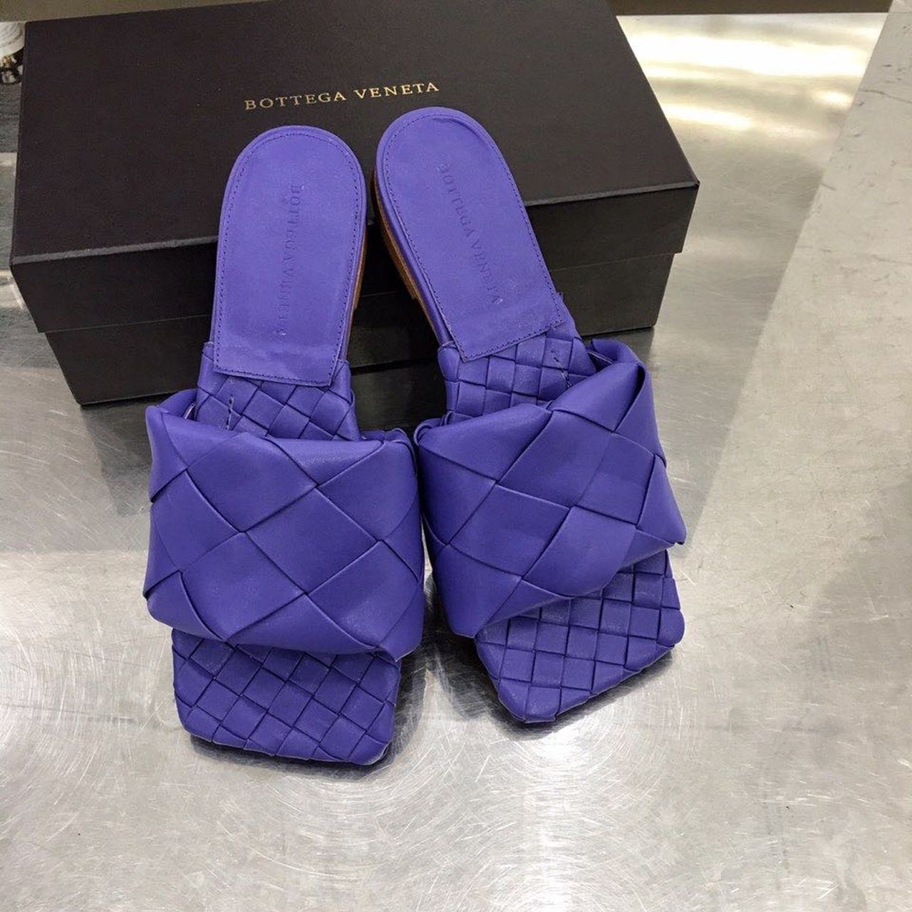 Bottega Veneta Lido Flat Square Toe Sandals Lambskin Leather Spring/Summer 2020 Collection, Purple