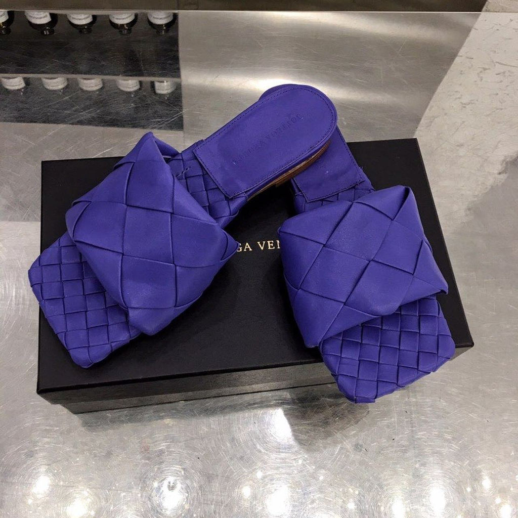 Bottega Veneta Lido Flat Square Toe Sandals Lambskin Leather Spring/Summer 2020 Collection, Purple