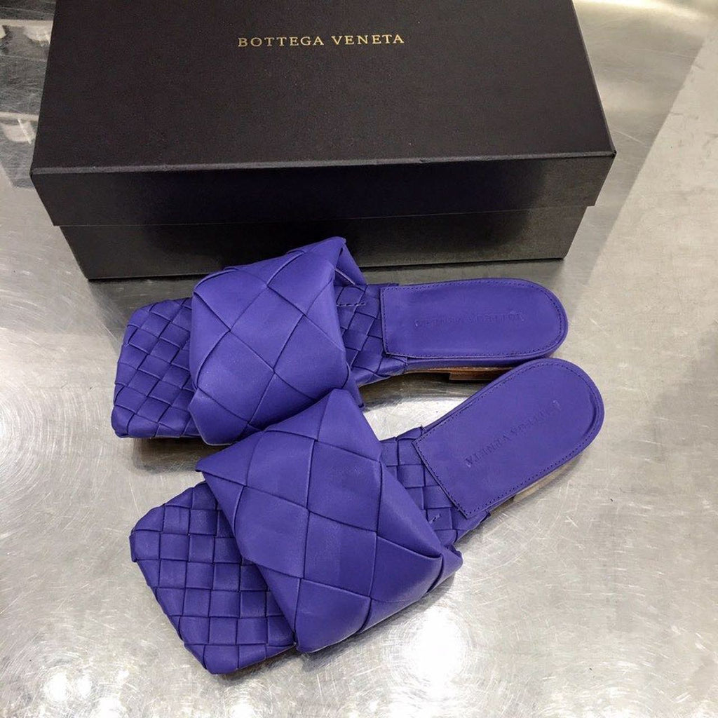 Bottega Veneta Lido Flat Square Toe Sandals Lambskin Leather Spring/Summer 2020 Collection, Purple