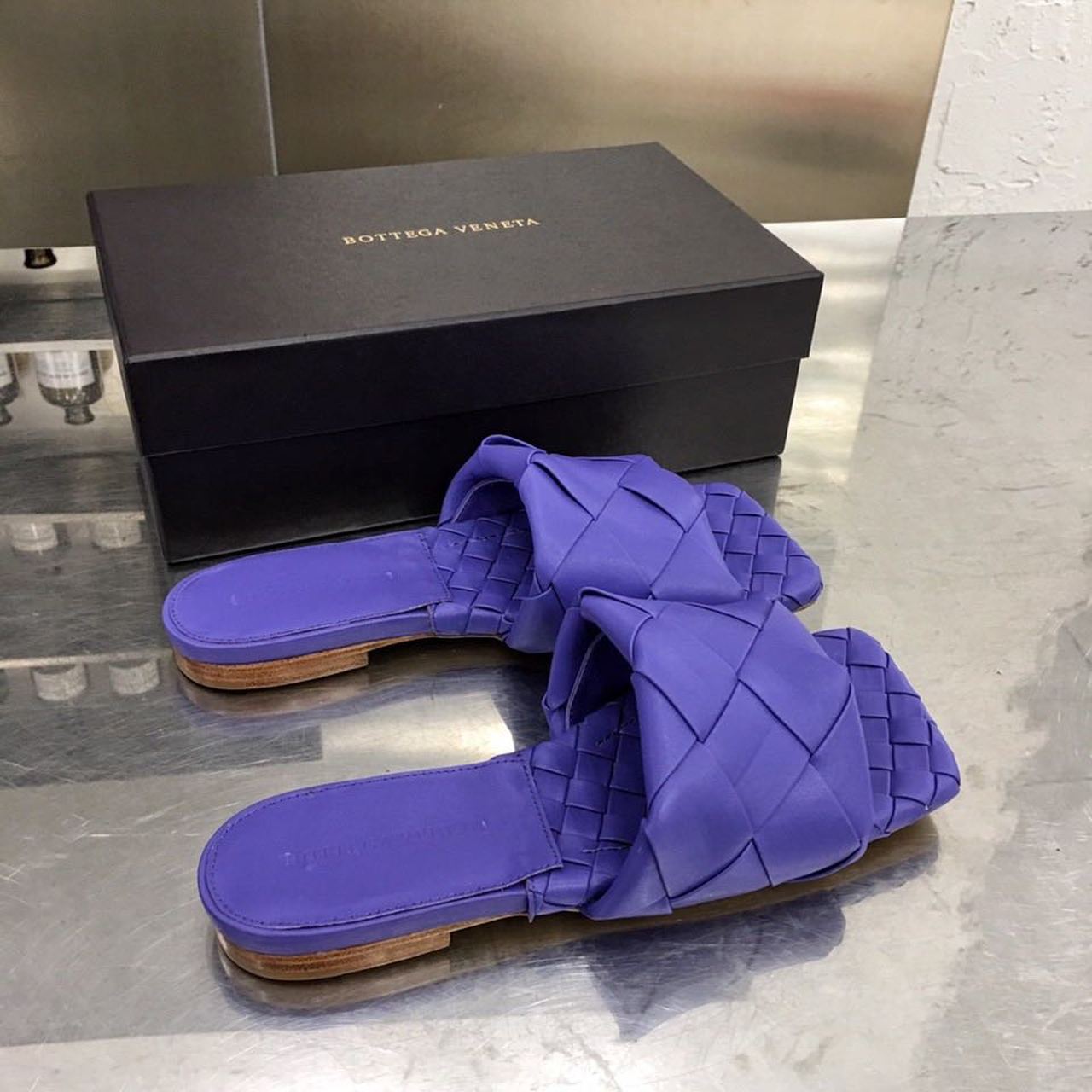 Bottega Veneta Lido Flat Square Toe Sandals Lambskin Leather Spring/Summer 2020 Collection, Purple