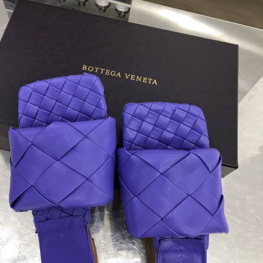 Bottega Veneta Lido Flat Square Toe Sandals Lambskin Leather Spring/Summer 2020 Collection, Purple
