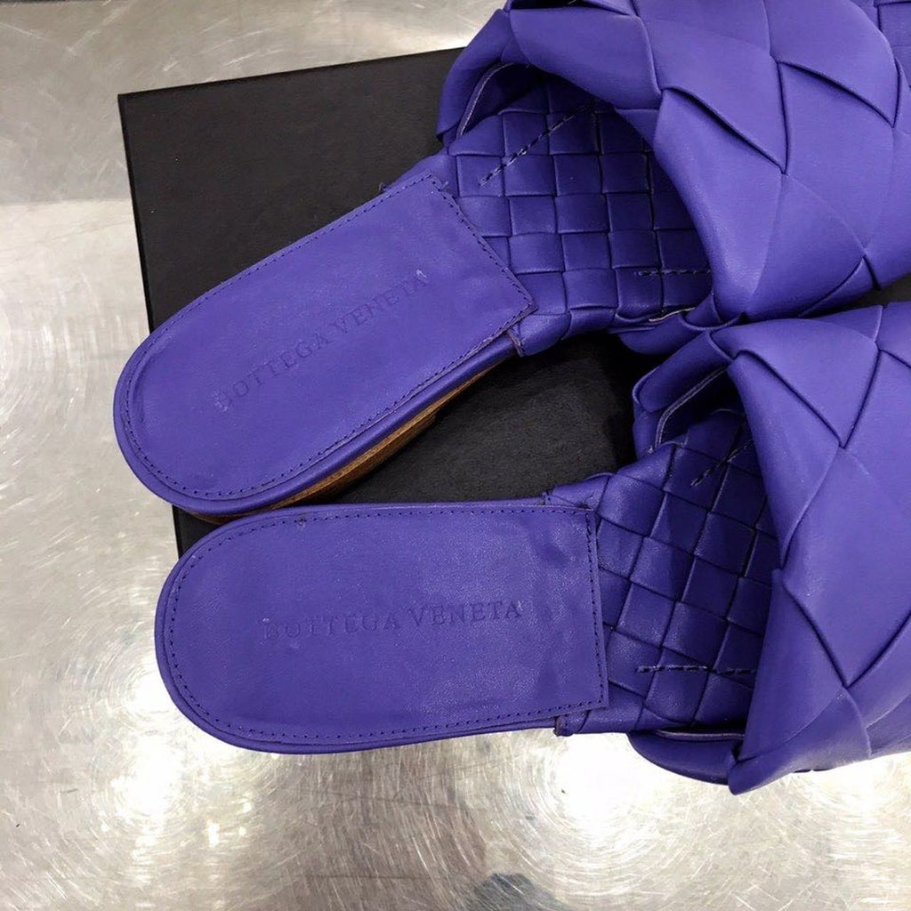 Bottega Veneta Lido Flat Square Toe Sandals Lambskin Leather Spring/Summer 2020 Collection, Purple